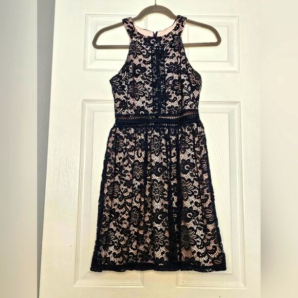A. Beyer Juniors Navy Lace Shell w/Light Pink Lining Sleeveles Mini Dress Size 3 - Picture 1 of 9